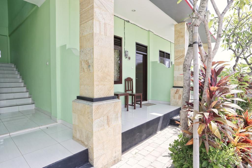 Reddoorz @ Kerobokan Canggu Kuta  Bagian luar foto