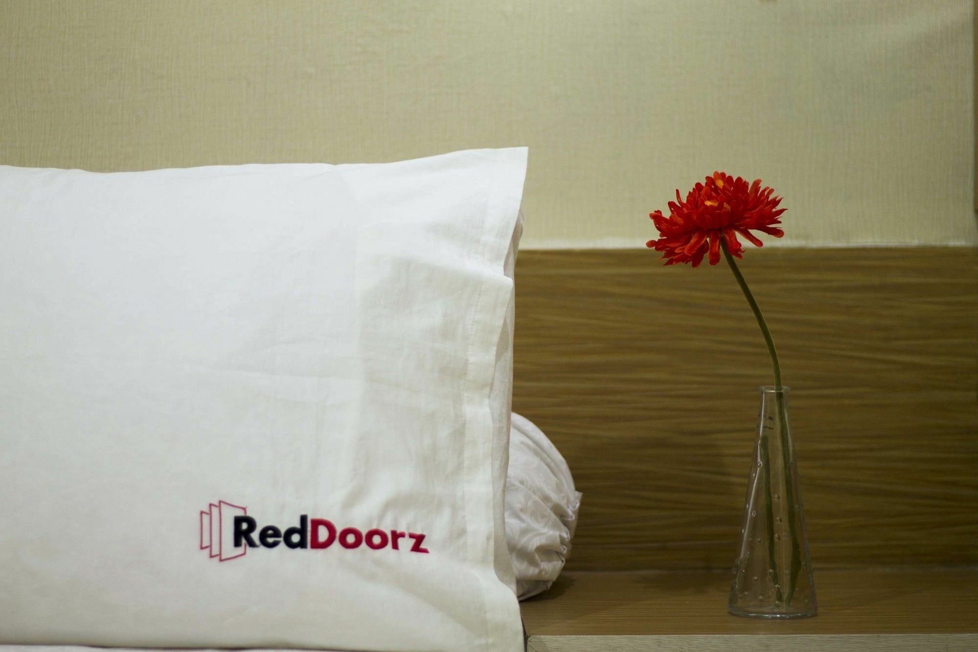 Reddoorz @ Kerobokan Canggu Kuta  Bagian luar foto